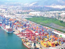 Los puertos de Altamira, Lázaro Cárdenas y Manzanillo abastecen algunas de las plantas industriales del coporativo. ESPECIAL /