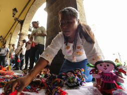 Los artesanos se manifestaron por que en días pasados fueron retirados de la Plaza Tapatía, zona donde ofrecían sus productos. EL INFORMADOR /