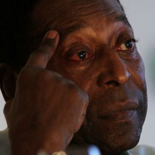 Pelé ve exagerada la idea de encumbrar a Neymar