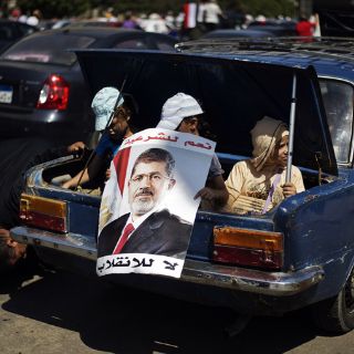 Seguidores de Morsi mantienen el pulso contra el golpe militar en Egipto