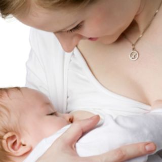 Interrumpir lactancia genera riesgos a la salud de madre e hijo