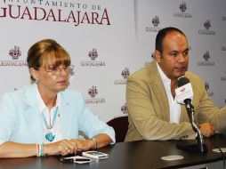 Los regidores panistas, Maribel Alfeirán Ruíz y Mario Salazar Madera denuncian una red de corrupción al interior del Ayuntamiento.  /