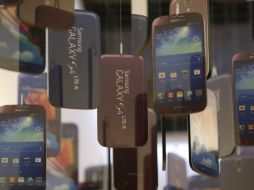 Apple y Samsung mantienen una batalla legal en tribunales de distintos países. ARCHIVO /