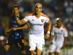 Carlos Ochoa festeja el gol con el que Chiapas sumó en Querétaro. MEXSPORT /
