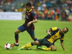 El jugador del Barcelona, Neymar, durante el juego contra el Malaysia XI que marcó el final de la gira asiática del club. EFE /