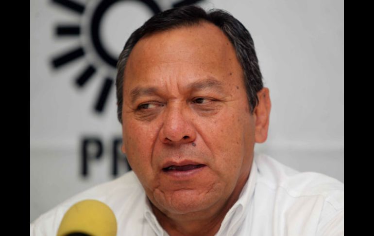 Jesús Zambrano asegura que el Pacto por México permite defender las posiciones perredistas dentro de las negociaciones. ARCHIVO /