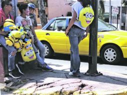 Amarilla ambición. Los personajes de la película Mi villano favorito son un boom que aprovechan los vendedores. ESPECIAL /