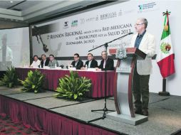 El secretario de Salud en Jalisco, Jaime Agustín González Álvarez, habla durante la conclusión del evento. EL INFORMADOR /