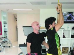 El jalisciense ha trabajado más la parte superior de su cuerpo desde que conduce en el Gran Circo, especialmente hombros y cuello. ESPECIAL /