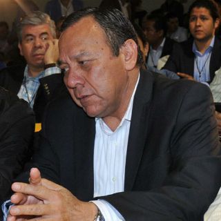 El PRD permanecerá en Pacto por México, con reservas