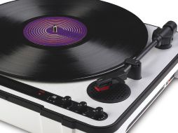 Los melómanos prefieren la gama y la calidad del acetato, todavía inalcanzable por el formato digital. ARCHIVO /