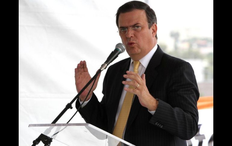 Marcelo Ebrard llama a la dirigenia a reevaluar la permanencia del órgano político en el Pacto por México. ARCHIVO /