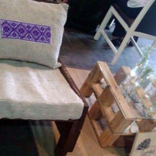 Reciclan para crear muebles en Puebla