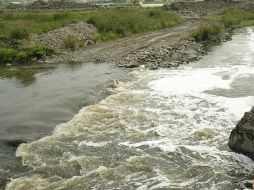 Las víctimas viajaban en un auto compacto perteneciente a una empresa de seguridad privada. ARCHIVO /