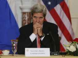 El secretario John Kerry llegó la noche del domingo a Bogotá, la capital colombiana. AP /