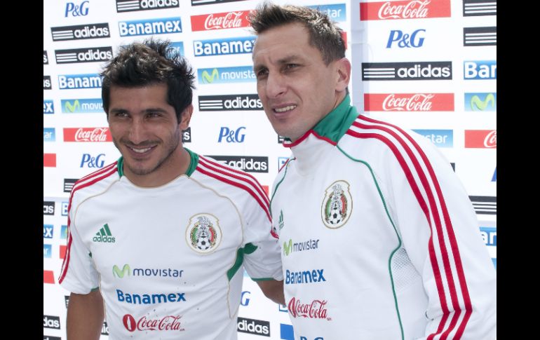 Giménez (d) y Damián Álvarez son los dos naturalizados en el equipo. MEXSPORT /