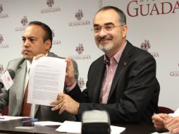 En la foto, Salvador Caro (c) durante la presentación de la iniciativa.  /