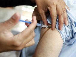 Se recomienda a la población, principalmente a los grupos vulnerables, que se apliquen la vacuna contra la influenza. ARCHIVO /