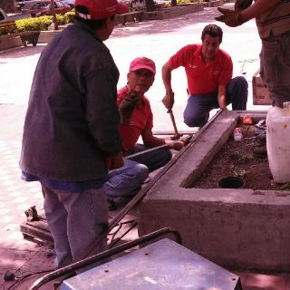 Comienzan a instalar ''riles'' para skatos en Chapultepec