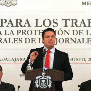 Firman convenio para respetar derechos laborales de jornaleros