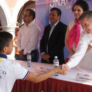 Los jóvenes son el presente de Tonalá: alcalde