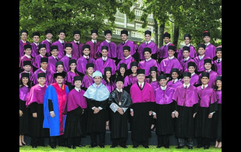 Generación 2011-2013 de la Maestría para Ejecutivos con Experiencia (MEDEX) del IPADE ESPECIAL /