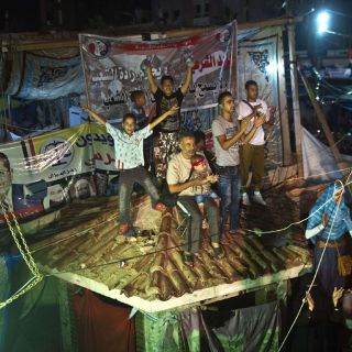 Policía dispara gases lacrimógenos contra protesta pro Morsi