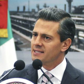 Peña firma leyes secundarias para reforma educativa