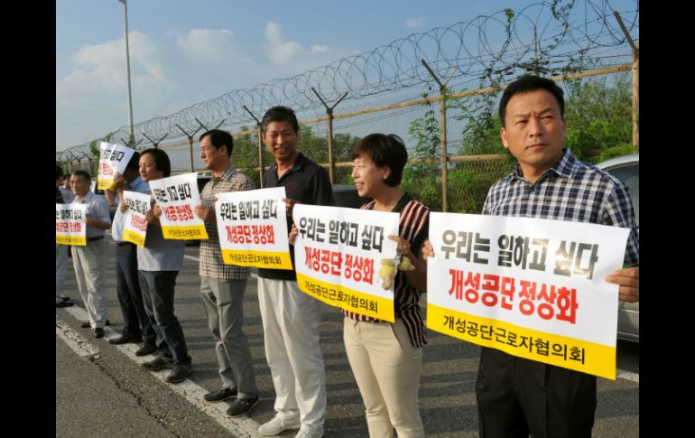Empleados del complejo piden que se reabra para poder retomar sus empleos. AFP /