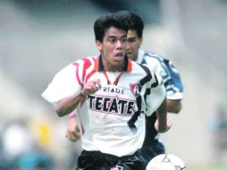 Pável Pardo debutó con el Atlas en 1993, ganó la Bundesliga con el Stuttgard y se retiró este año en el Chicago Fire. MEXSPORT /