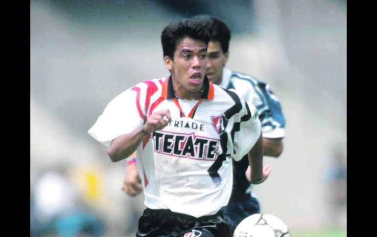 Pável Pardo debutó con el Atlas en 1993, ganó la Bundesliga con el Stuttgard y se retiró este año en el Chicago Fire. MEXSPORT /