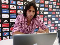 Aldo de Nigris durante las preguntas realizadas por los aficionados de Chivas. ESPECIAL /