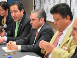 Mauricio Gudiño (c) encabezó la instalación de las mesas en las que participan representantes de diferentes organismos. ESPECIAL /