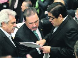 Hacia la reforma. Emilio Gamboa (izquierda) y Miguel Barbosa fijaron posturas de cara a la discusión de la iniciativa de reforma. NTX /