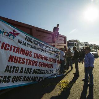 Transportistas se manifiestan por competencia desleal