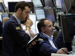 El Selectivo S&P 500 y el índice compuesto del mercado Nasdaq también bajaron sus cifras. ARCHIVO /