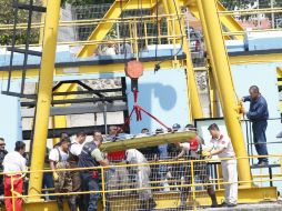 Bomberos de Guadalajara y Zapopan acudieron al canal para rescatar a la víctima.  /