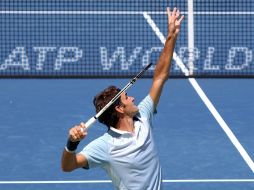Roger Federer sufrió pero avanzó a cuartos de final en el Masters de Cincinnati, donde espera rival. EFE /