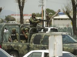 Elementos del Ejército mexicano se encontraban en el Aeropuerto Internacional de Guadalajara a la espera de la llegada de Ávila.  /