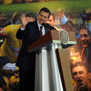 Peña Nieto rinde homenaje a ''Chucho'' Benítez