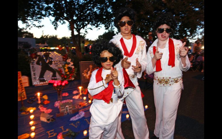 La procesión es la más grande conmemoración en la llamada semana de Elvis, que se ha mantenido desde principios de los años 80. AP /