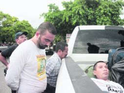 Agentes federales sometieron a los comunitarios el jueves. 40 fueron trasladados a la Ciudad de México y seis permanecen en Morelia. EFE /