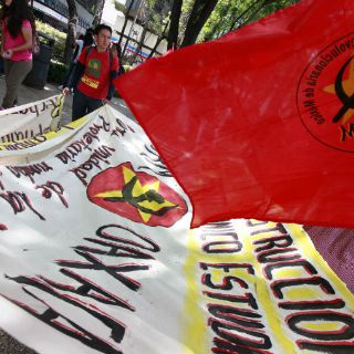 Manifestantes de la CNTE se dirigen al Zócalo