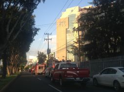 Protección Civil y Bomberos de Guadalajara acudieron al lugar.  /