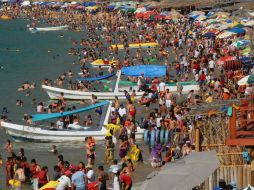 El Inegi indicó que los servicios ofertados a los turistas nacionales y extranjeros crecieron 2.8 por ciento. ARCHIVO /