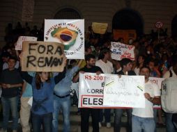 Los brasileños exigen más inversión en salud y educación antes que despilfarros por parte del Ejecutivo. EFE /