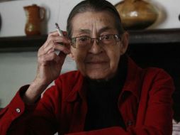 Adela Fernández se encontraba trabajando en la biografía de su padre. Tomada de @presentepasado en Twitter. ESPECIAL /