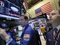 La posible retirada monetaria de la Reserva Federal de EU hace tomar sus prevenciones a inversores. AFP /