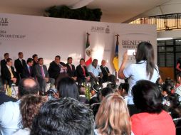 Foto del inicio del ciclo escolar y comienzo del programa Mochilas con los útiles, en la Escuela Urbana No.112 ''Adolfo López Mateos''.  /