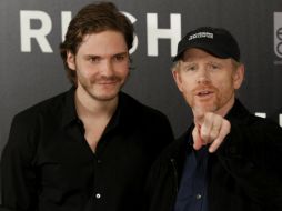 El director Ron Howard (d) y el actor Daniel Brül (i), durante la presentación de la película ''Rush''. EFE /